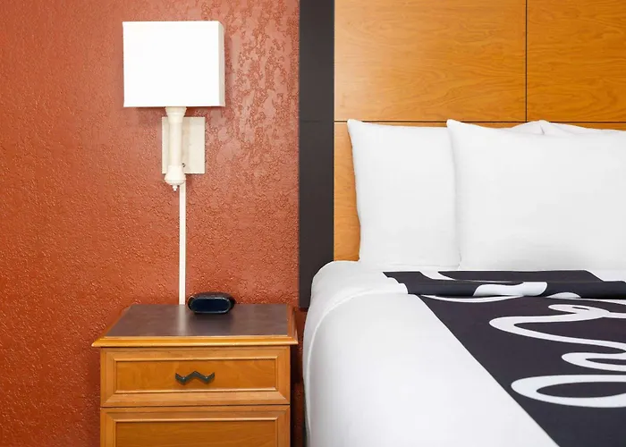 La Quinta Inn By Wyndham Pittsburgh Airport