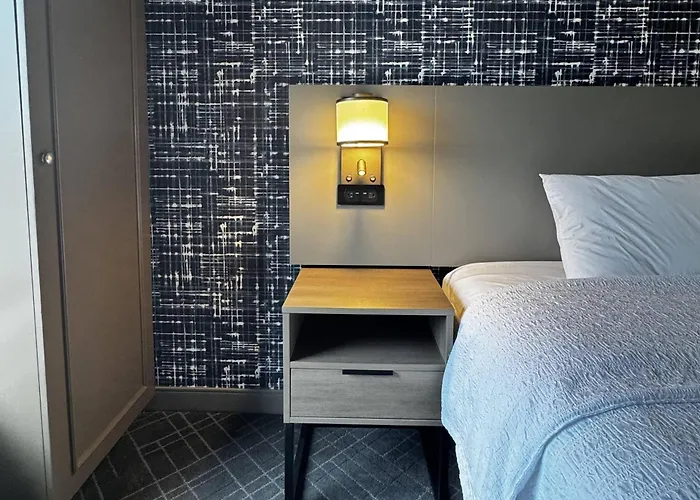 Pittsburgh Airport Inn And Suites